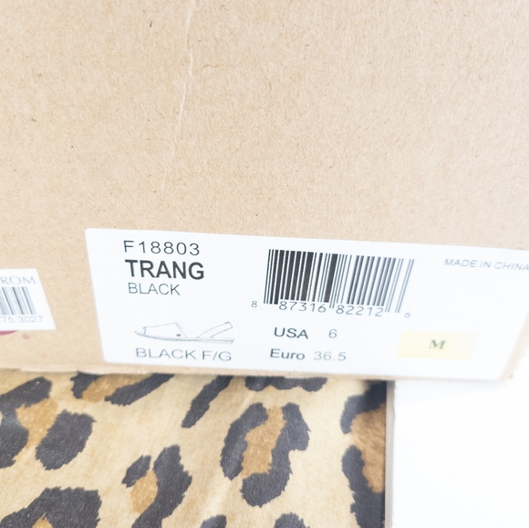 Born Trang Sandals -6 - Picture 6 of 6